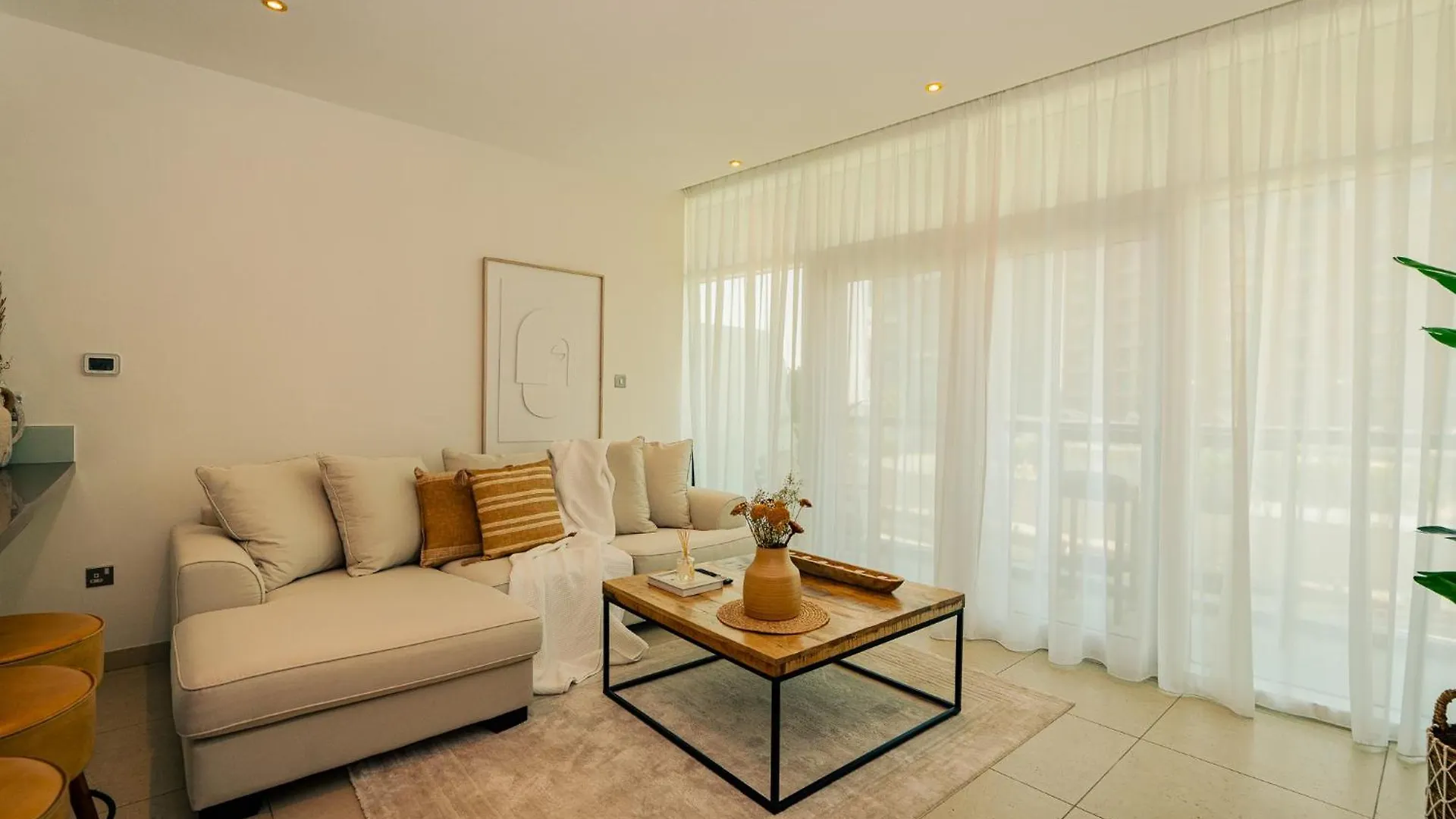 Voyage Two Bedroom Haven In Raha Abu Dabi 0*,  Emiratos Árabes Unidos